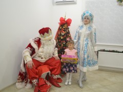 Дед Мороз и Снегурочка к детям!